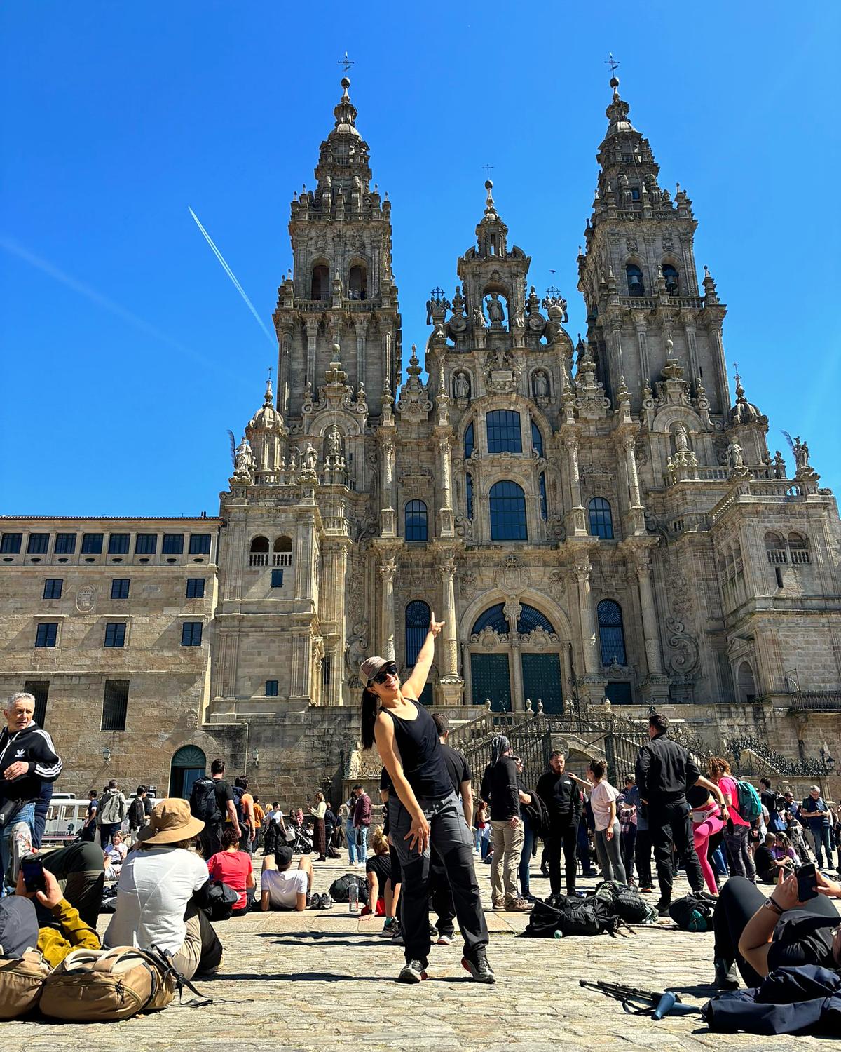 Hilary, fundadora y guía de Ultreia Viajes, en la Plaza del Obradoiro