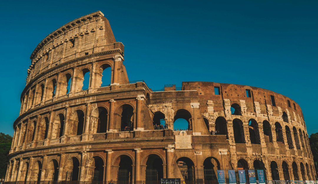 Ciudad europea al atardecer